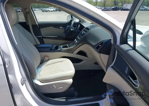 2019 Lincoln Nautilus Select z USA, uszkodzony, nr VIN 2LMPJ8K92KBL11856